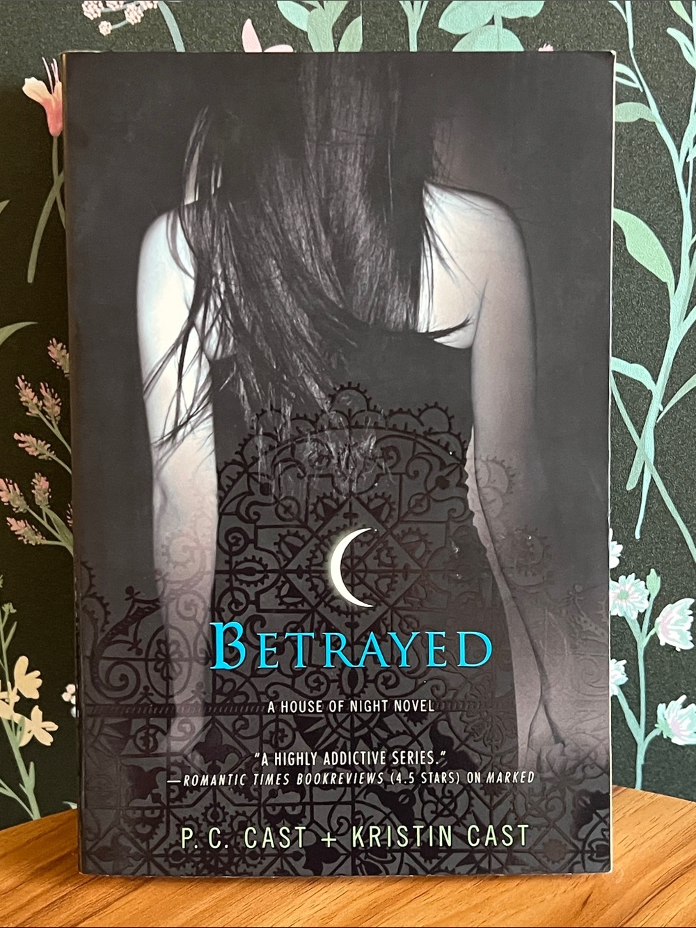 📚 3/$21 📚 VINTAGE Y2K novel Betrayed a House of Night softcover teen Horror 2007